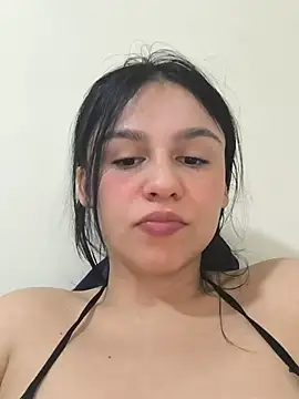 Daniela-rosee Adlı Modelin Canlı Sohbet Odası