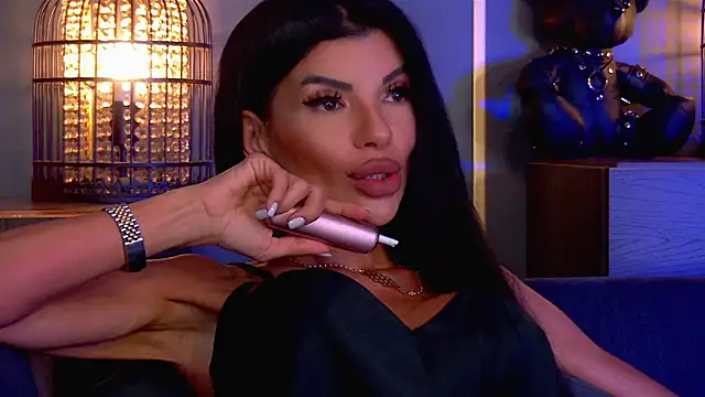 غرفة دردشة EleniaDevons المباشرة