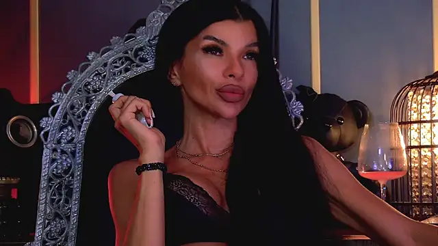 EleniaDevons Adlı Modelin Canlı Sohbet Odası