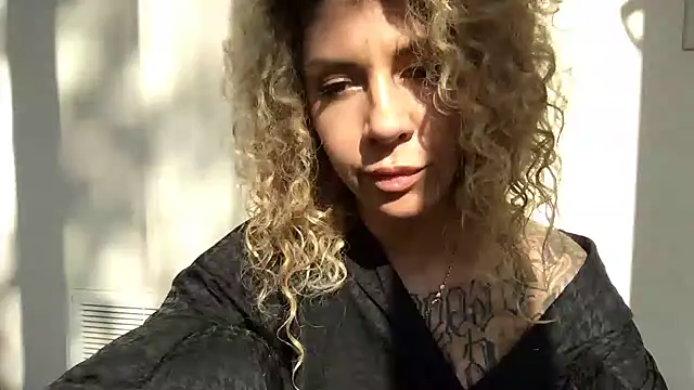 Živá chatovací místnost Olyviaa