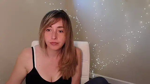 SuggestiveBehavior Live chatroom