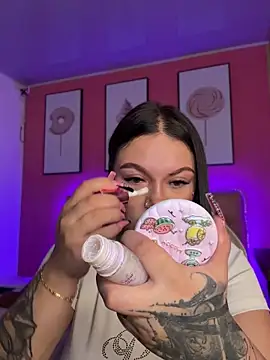 Sala de chat ao vivo de Megaan__More