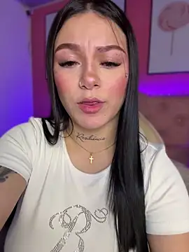 Sala de chat ao vivo de Megaan__More