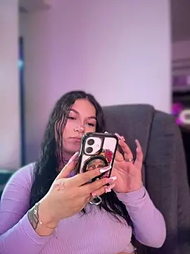 Megaan__More Adlı Modelin Canlı Sohbet Odası