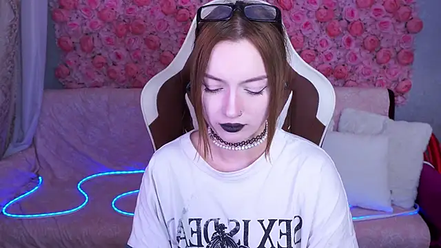 LizzaMoonn's Live Chat Room