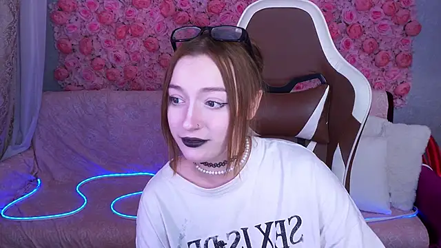 LizzaMoonn 现场聊天室