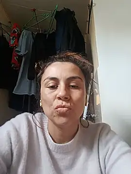 vanessa-titisM Adlı Modelin Canlı Sohbet Odası