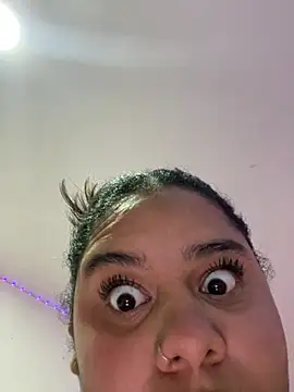 Anabelle_00_'s Live Chat Room