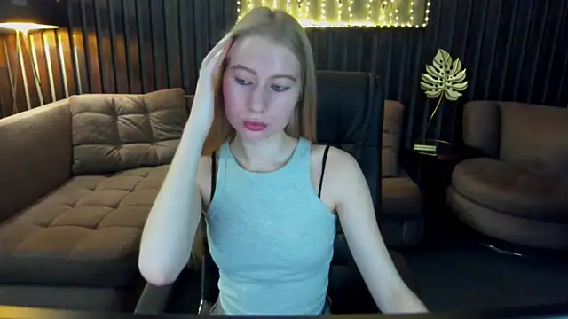 Alina_Blonde 即時聊天室