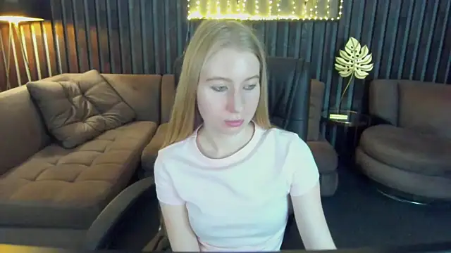 غرفة دردشة Alina_Blonde المباشرة