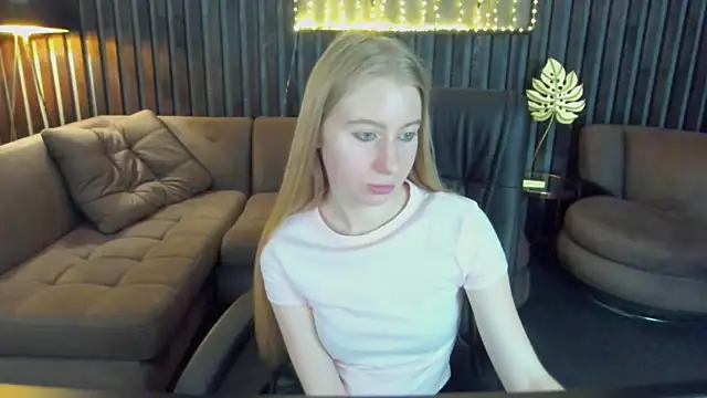 Alina_Blondeのライブチャットルーム