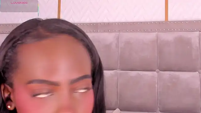 חדר צ'אט בשידור חי של DakotaWangi