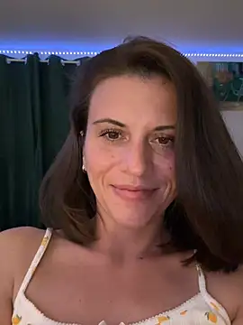 חדר צ'אט בשידור חי של ScarlettNoirr