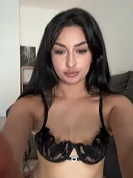 Mia_spicyy Adlı Modelin Canlı Sohbet Odası