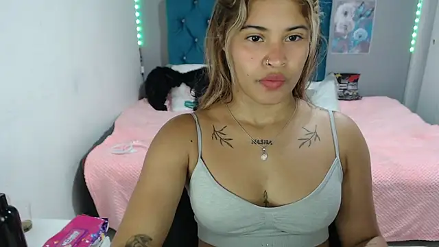 Pokój czatu na żywo – mia_sexgirl