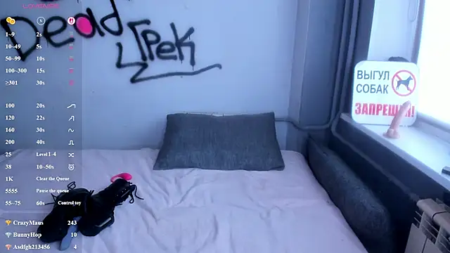 חדר צ'אט בשידור חי של MonikaLowww