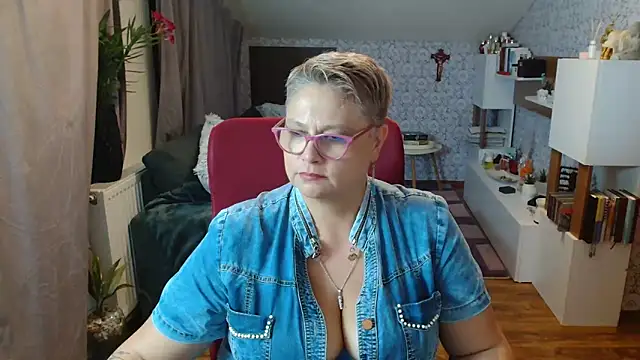 Živá chatovací místnost bigtits4you