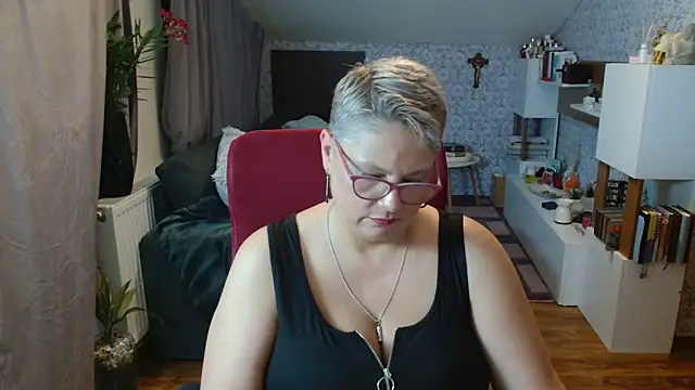 bigtits4you Adlı Modelin Canlı Sohbet Odası