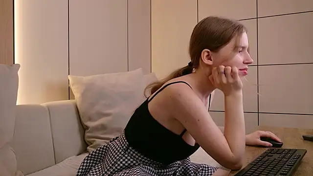 Alida_Brice Adlı Modelin Canlı Sohbet Odası
