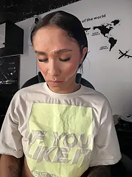 Isabella-Teen's Live Chat Room