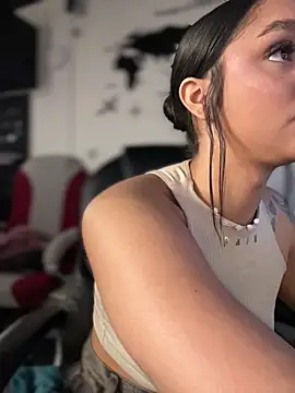 غرفة دردشة Isabella-Teen المباشرة