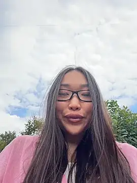 trytomakememoam's Live Chat Room