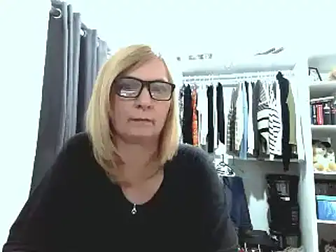 חדר צ'אט בשידור חי של Mommynaughty69