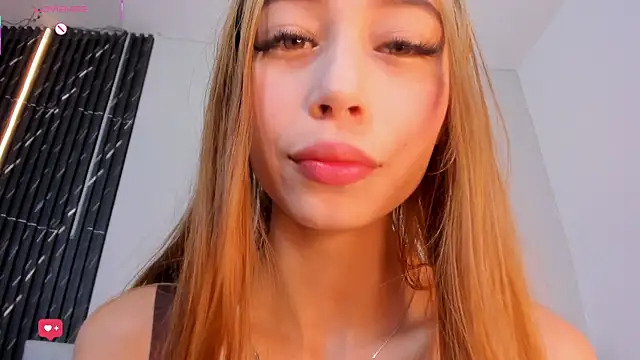 غرفة دردشة Naomi_Rousse المباشرة