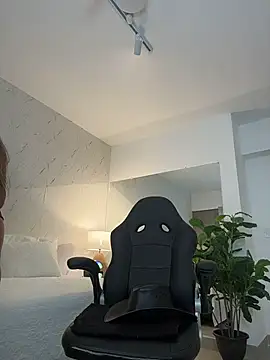 EMILIIA_RICHTER__ Adlı Modelin Canlı Sohbet Odası