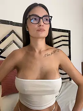 MiaKane99 Adlı Modelin Canlı Sohbet Odası