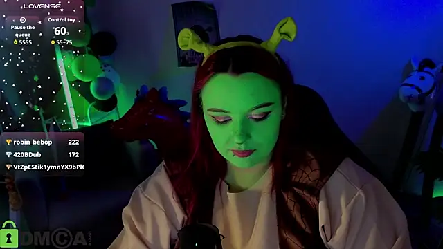 Mia_R0ss élő chatszobája