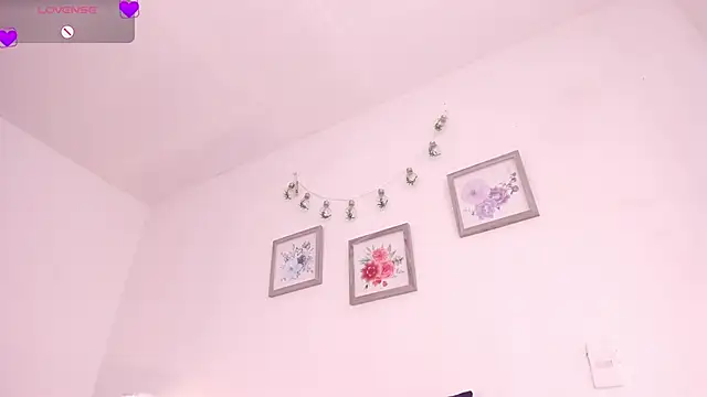 mely_rosse_'s Live Chat Room