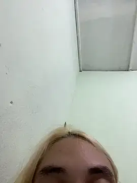 loirinhaaa Adlı Modelin Canlı Sohbet Odası