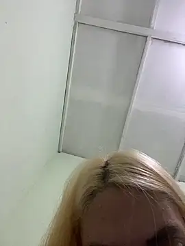 loirinhaaa Adlı Modelin Canlı Sohbet Odası