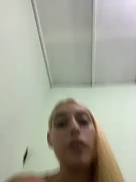 loirinhaaa's Live Chat Room