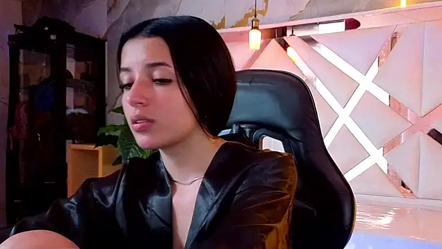 sophiadoll_tf Adlı Modelin Canlı Sohbet Odası