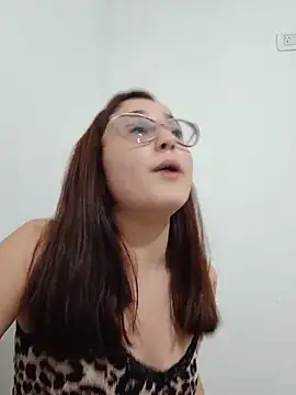 חדר צ'אט בשידור חי של linameii