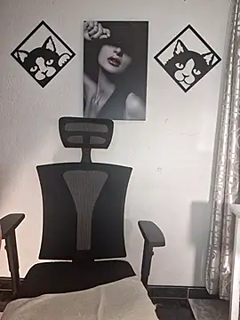 Chat soba uživo modela Lina_444