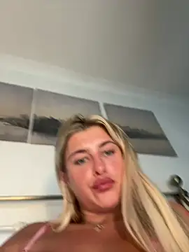 BabyBluexox's Live Chat Room