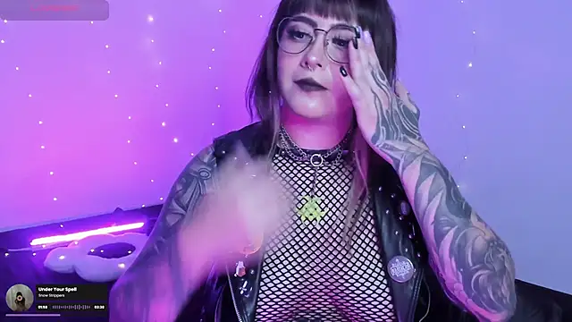 חדר צ'אט בשידור חי של Hallucigenia_