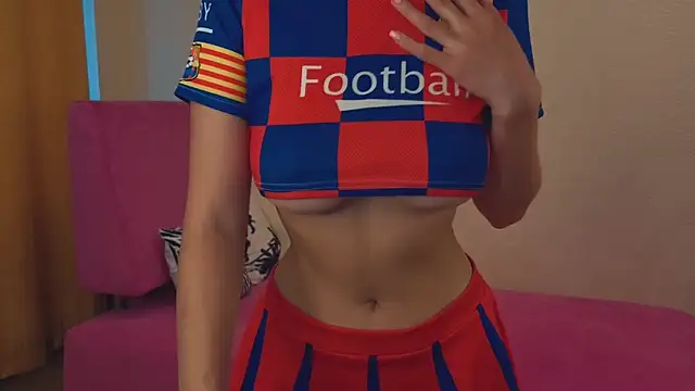 Reina__chan Adlı Modelin Canlı Sohbet Odası