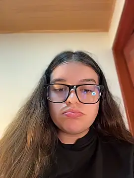 Aphrill Adlı Modelin Canlı Sohbet Odası