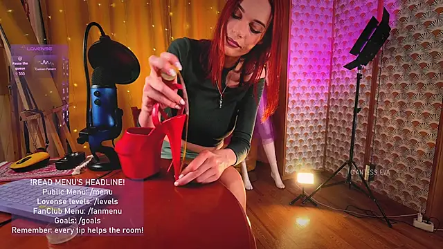 חדר צ'אט בשידור חי של Giantess_Eva