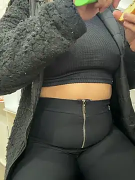 Jullyc Adlı Modelin Canlı Sohbet Odası