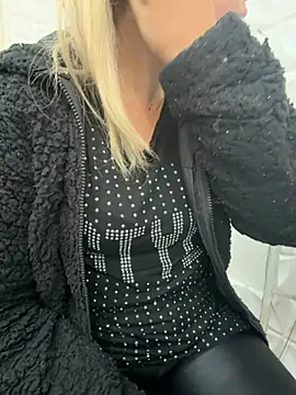 Jullyc Adlı Modelin Canlı Sohbet Odası