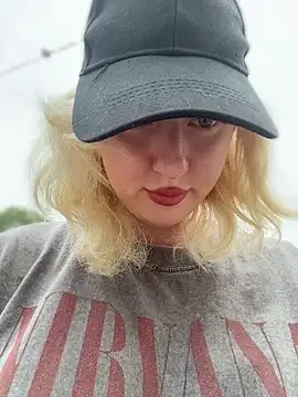 RonnieKiss чат на живо