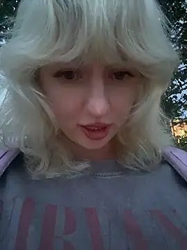 RonnieKiss Adlı Modelin Canlı Sohbet Odası