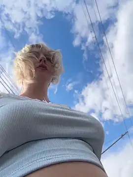 Chat soba uživo modela RonnieKiss