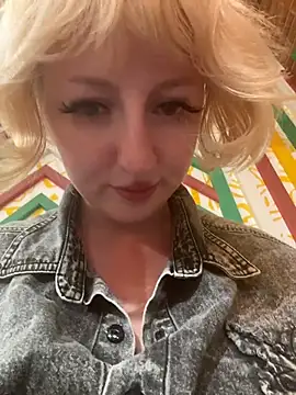 RonnieKiss' Live Chat Room