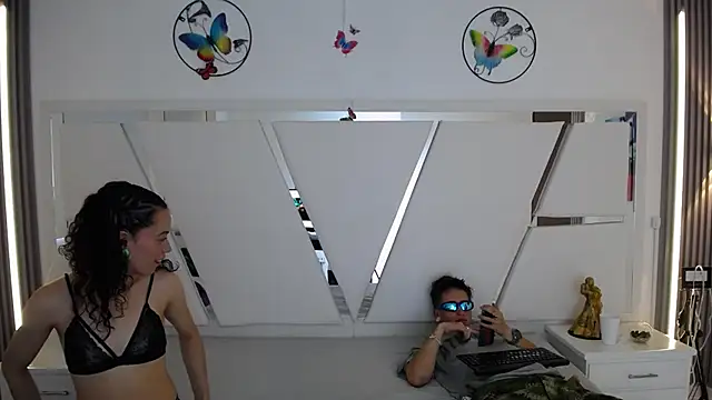 חדר צ'אט בשידור חי של oblivionlove